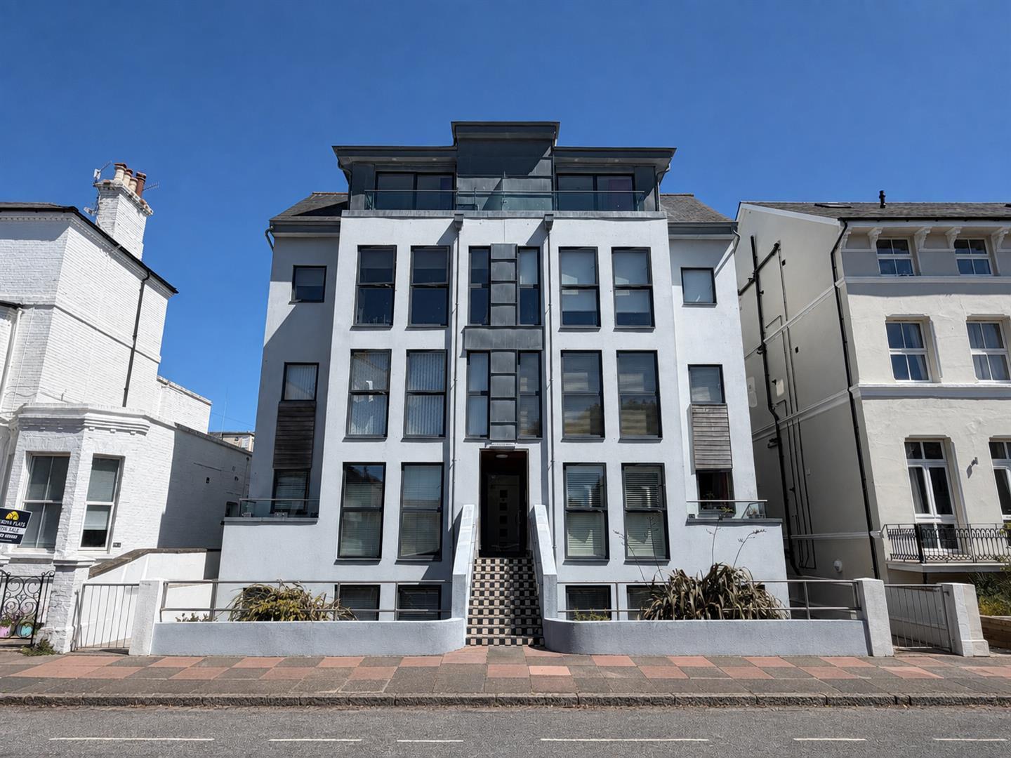 Flat Hardwick Road in Eastbourne
