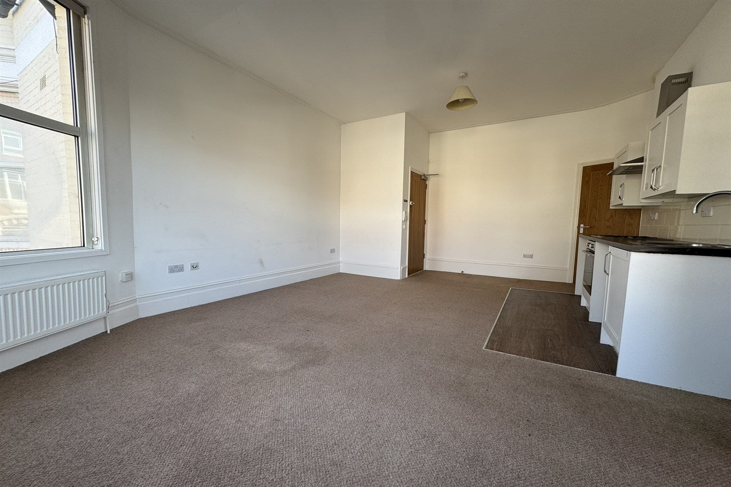 Flat Whitefriars Crescent in Southend-on-Sea