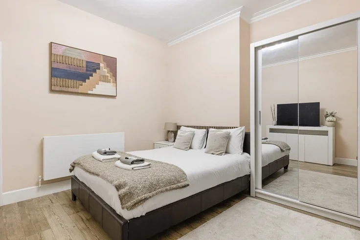 Flat Warwick Road in Greater London