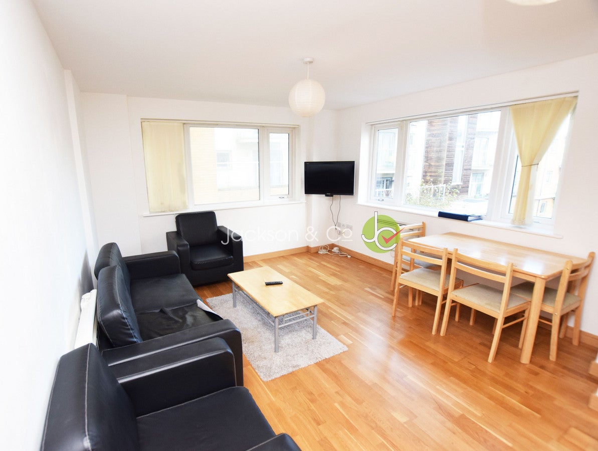 Flat Caelum Drive in Colchester