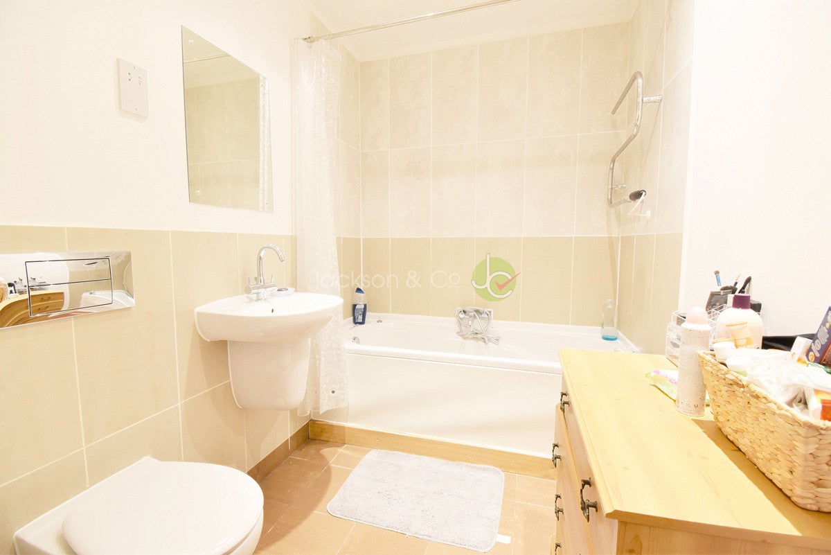 Flat Caelum Drive in Colchester