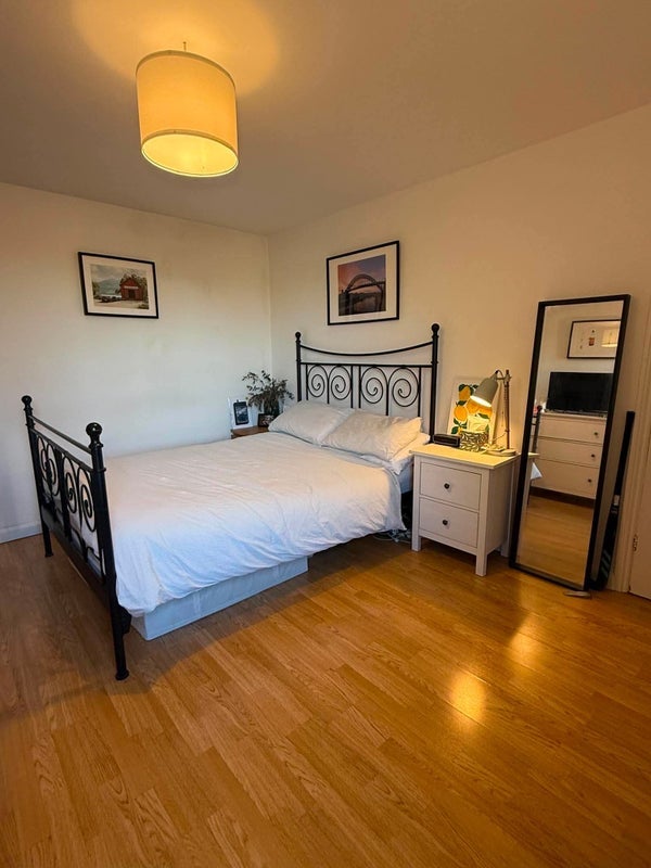 Room Coverton Road in Greater London