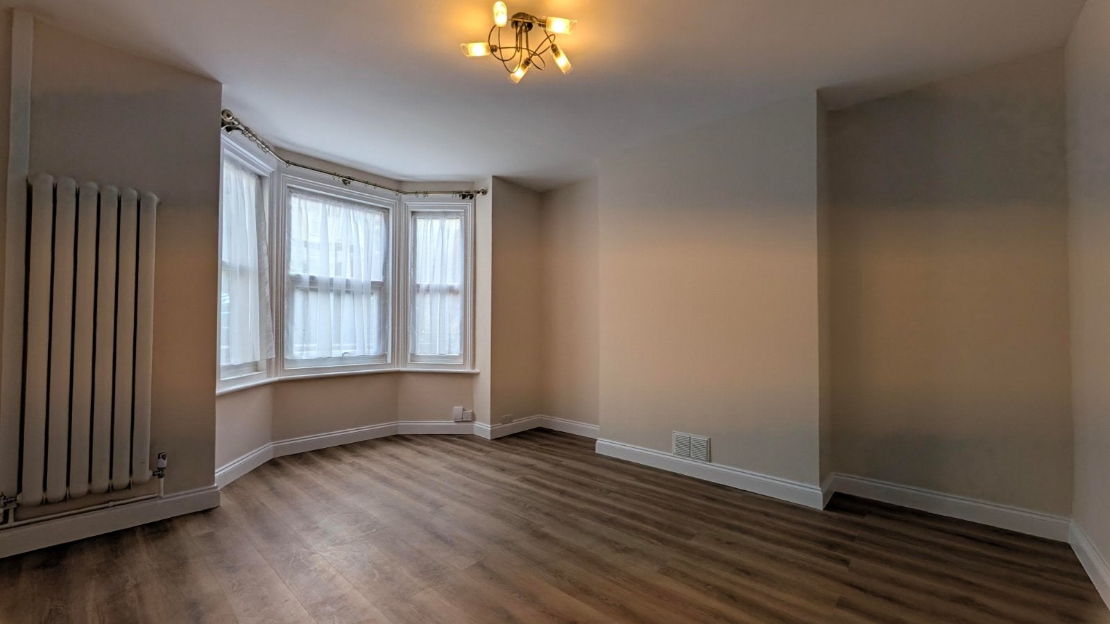 Flat Folkestone Road in Dover