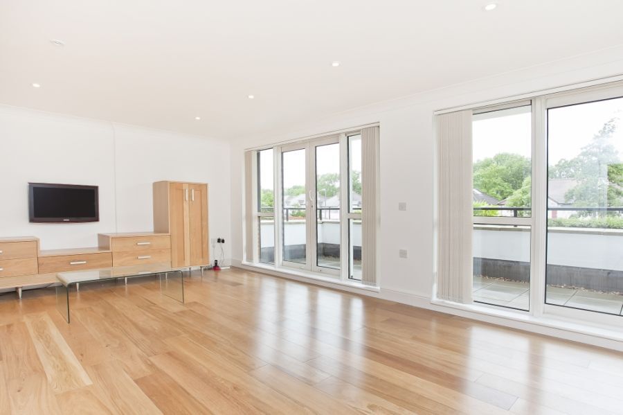 Flat Broughton Avenue in Greater London
