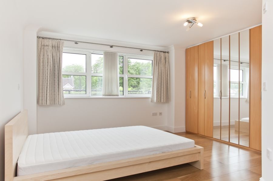 Flat Broughton Avenue in Greater London