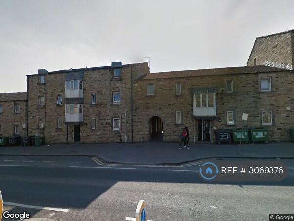 Flat Queen Elizabeth Gardens in Kirklees