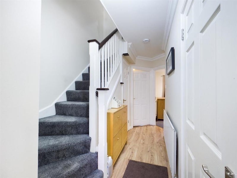 Room Beverley Mews in Crawley