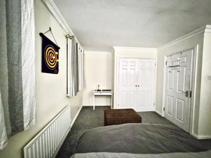 Room Beverley Mews in Crawley