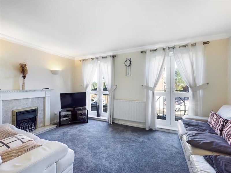 Room Beverley Mews in Crawley