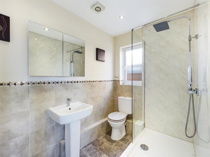 Room Beverley Mews in Crawley