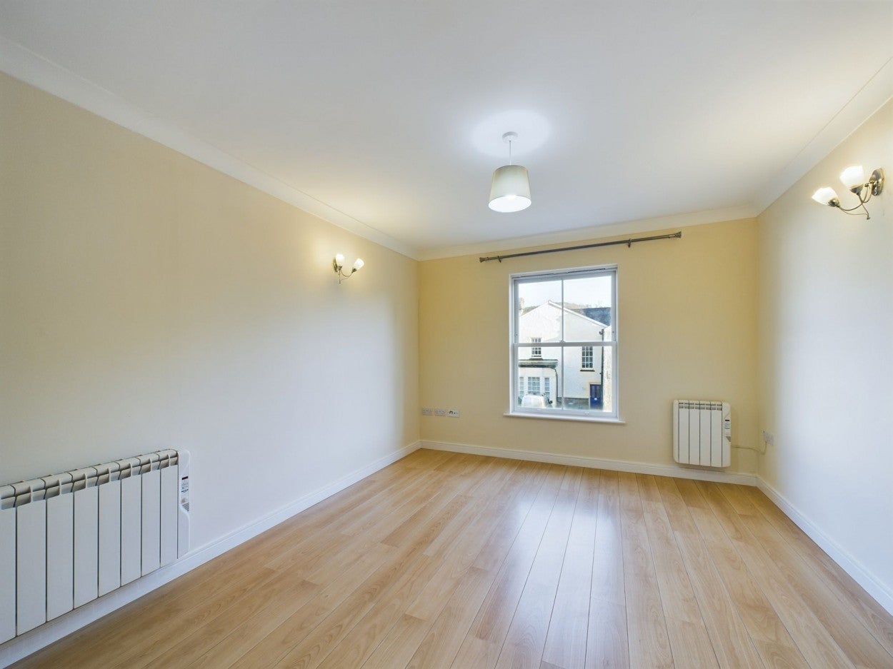 Flat New Market Court in Abergavenny
