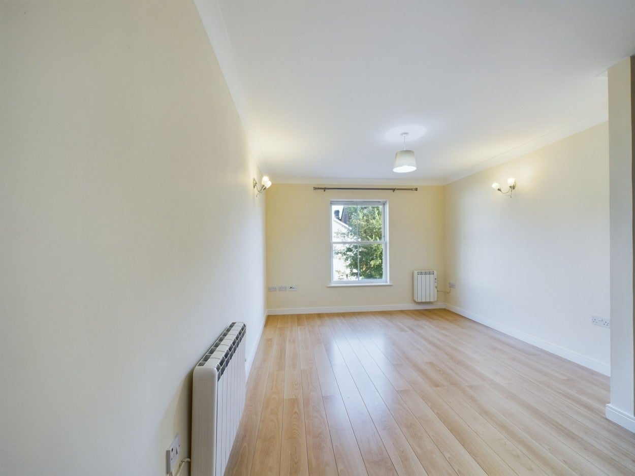 Flat New Market Court in Abergavenny