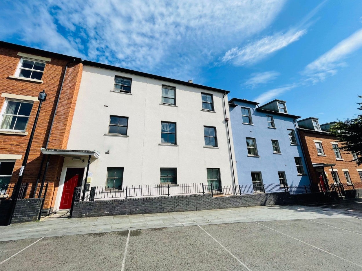 Flat New Market Court in Abergavenny