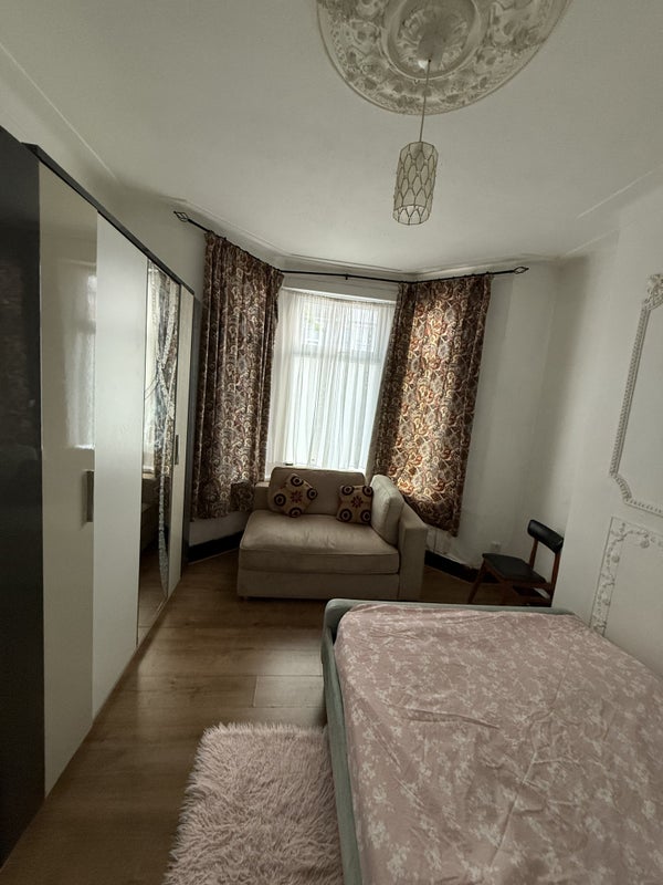 Room Lichfield Road in Greater London