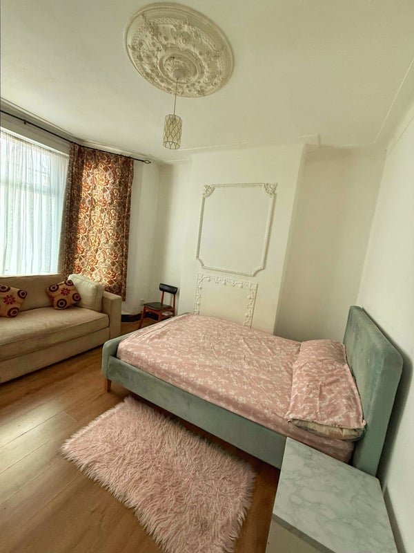 Room Lichfield Road in Greater London