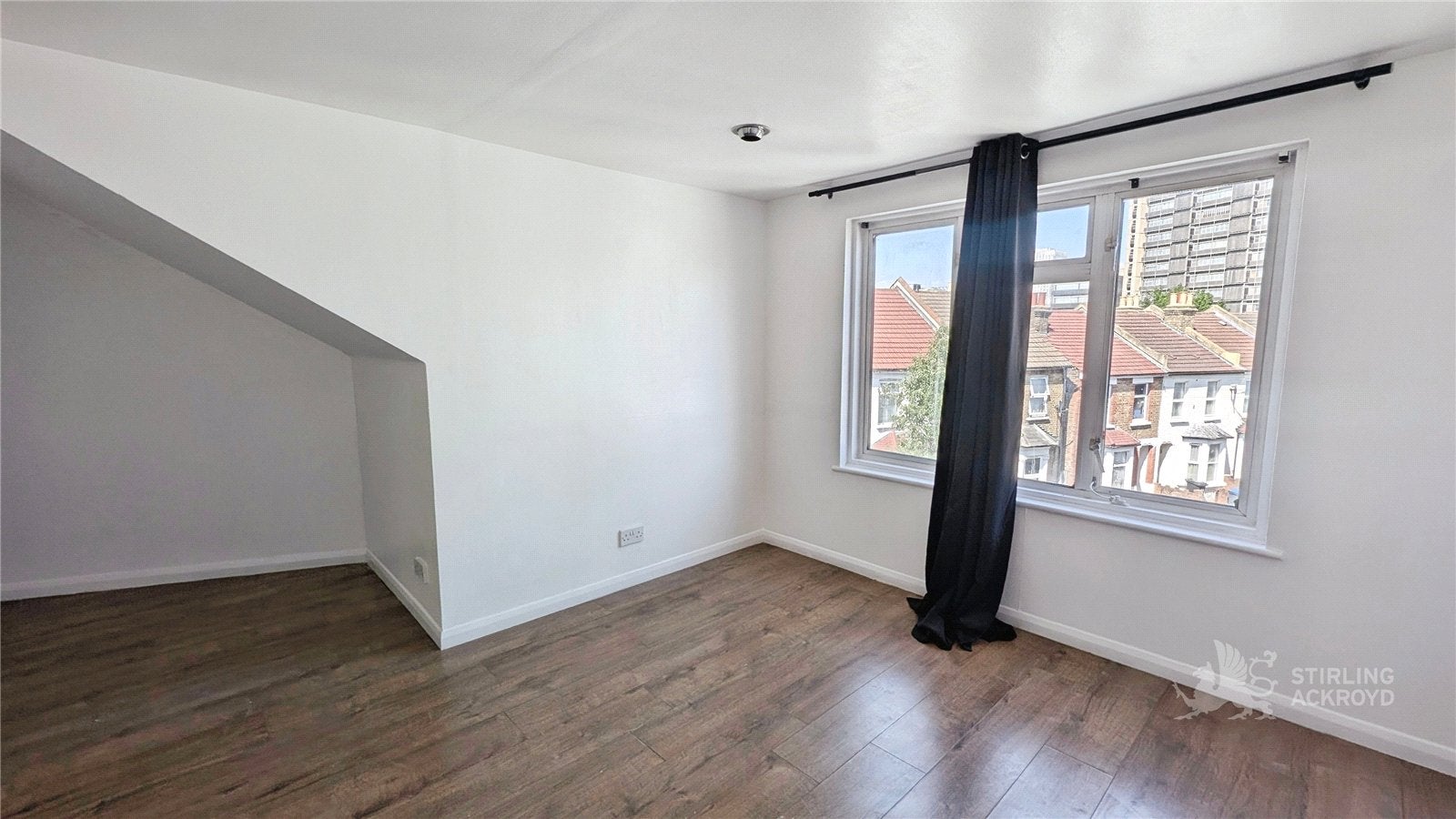 Flat Cranmer Road in Greater London