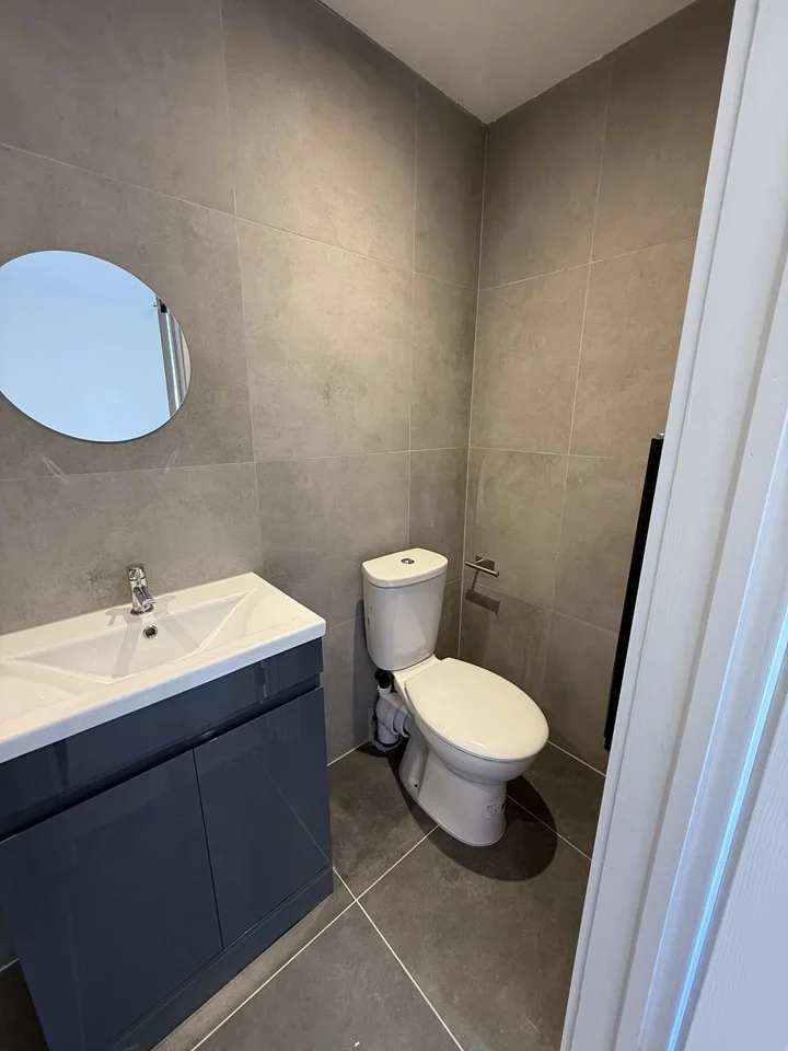 Room Wennington Road in Greater London