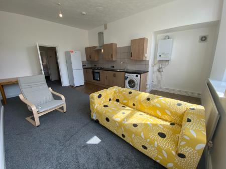 Flat Hanover Crescent in Manchester
