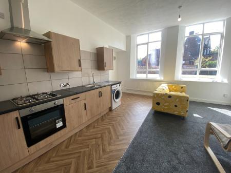 Flat Hanover Crescent in Manchester