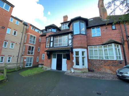 Flat Hanover Crescent in Manchester
