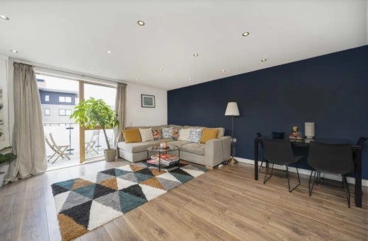 Flat Gifford Road in Greater London