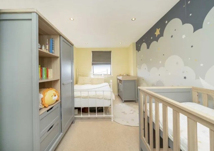 Flat Gifford Road in Greater London