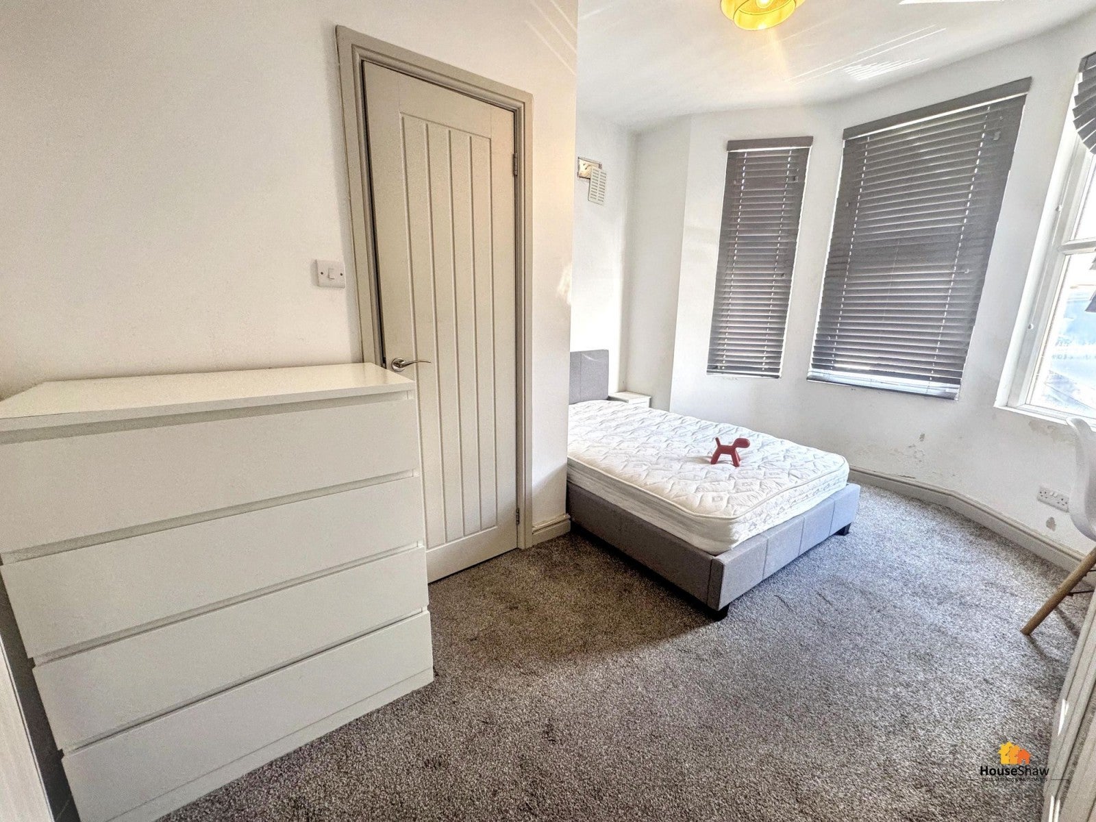 Room Roberts Road in High Wycombe