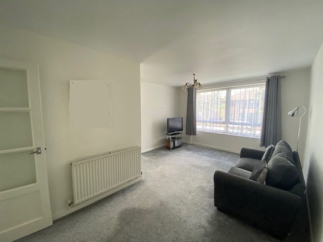 Flat Epsom Road in Greater London