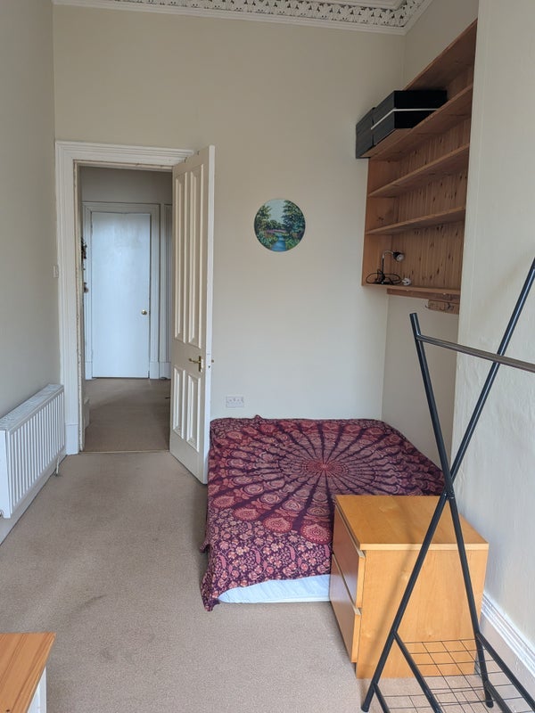 Room Carment Drive in Glasgow