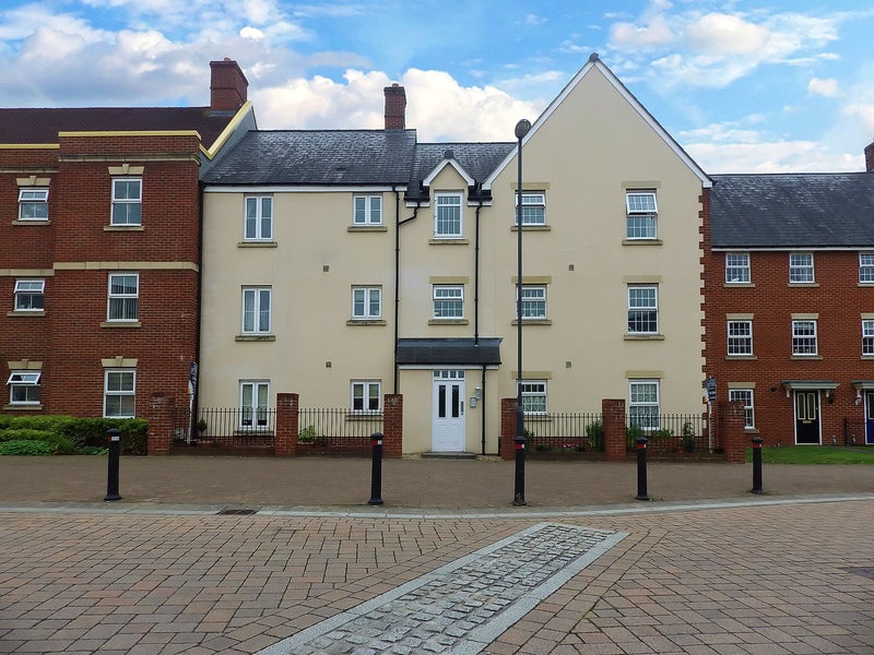 Flat Thursday Street in Blunsdon St Andrew