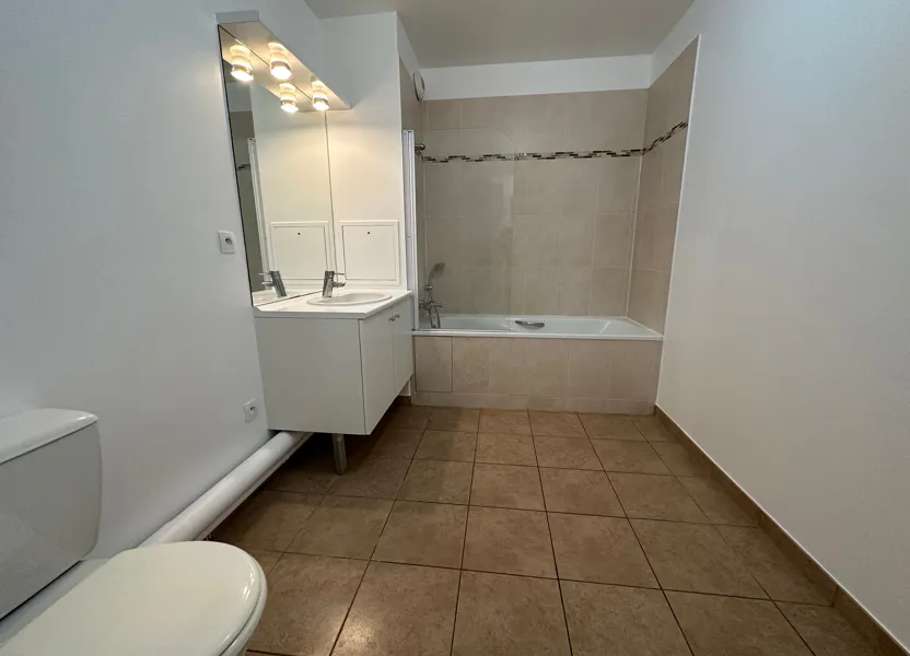 Flat Avenue Albert Thomas in Le Plessis-Robinson