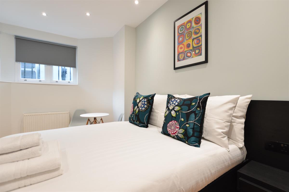 Flat Holland Park Avenue in Greater London