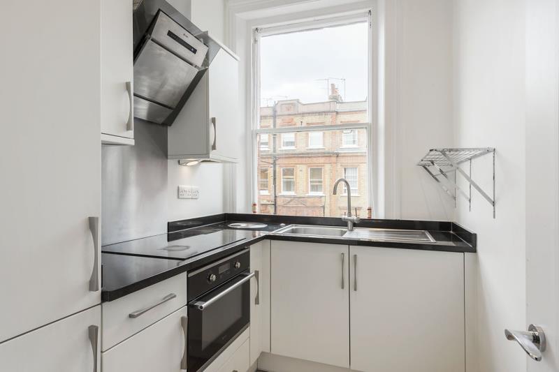 Flat Rosary Gardens in Greater London