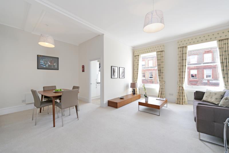 Flat Rosary Gardens in Greater London