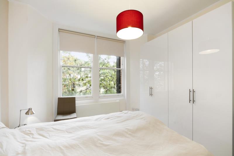 Flat Rosary Gardens in Greater London