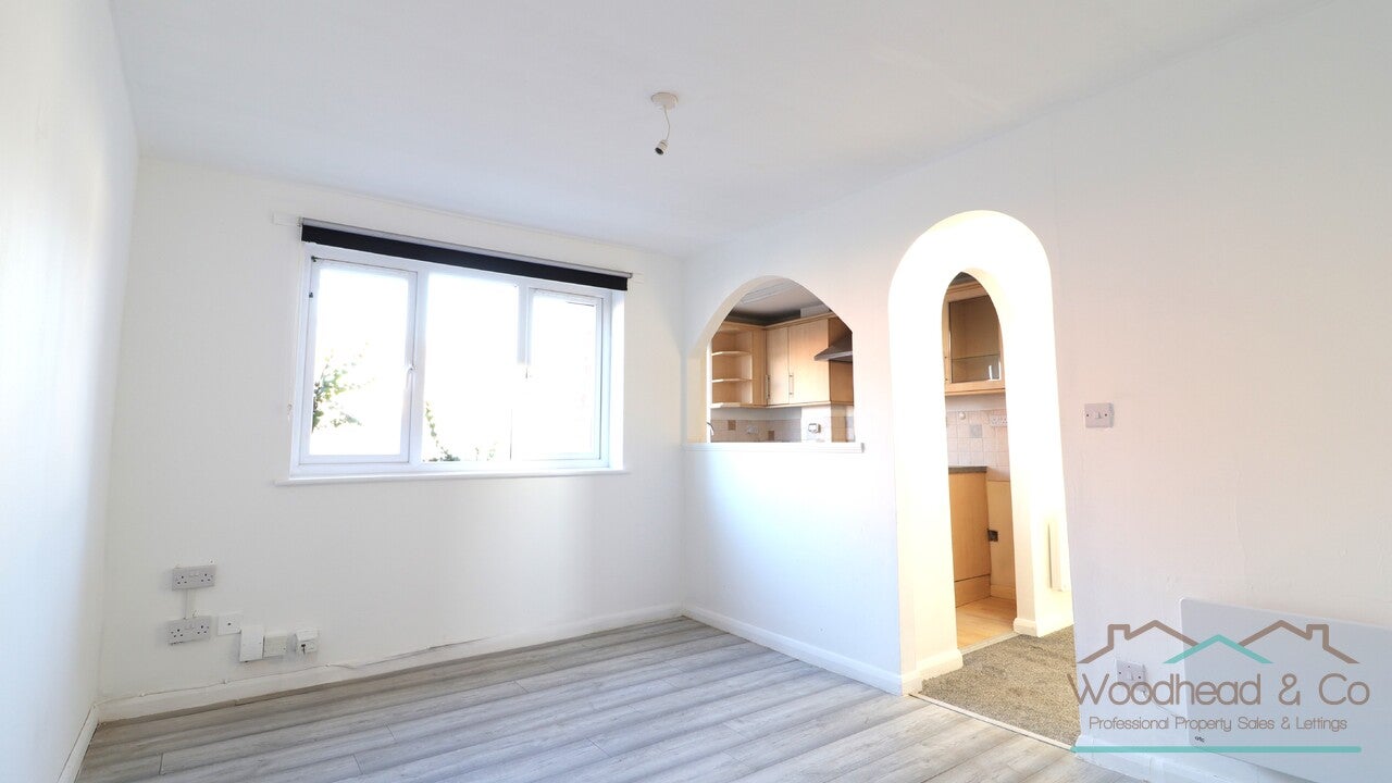 Room Winstanley Road in Wellingborough