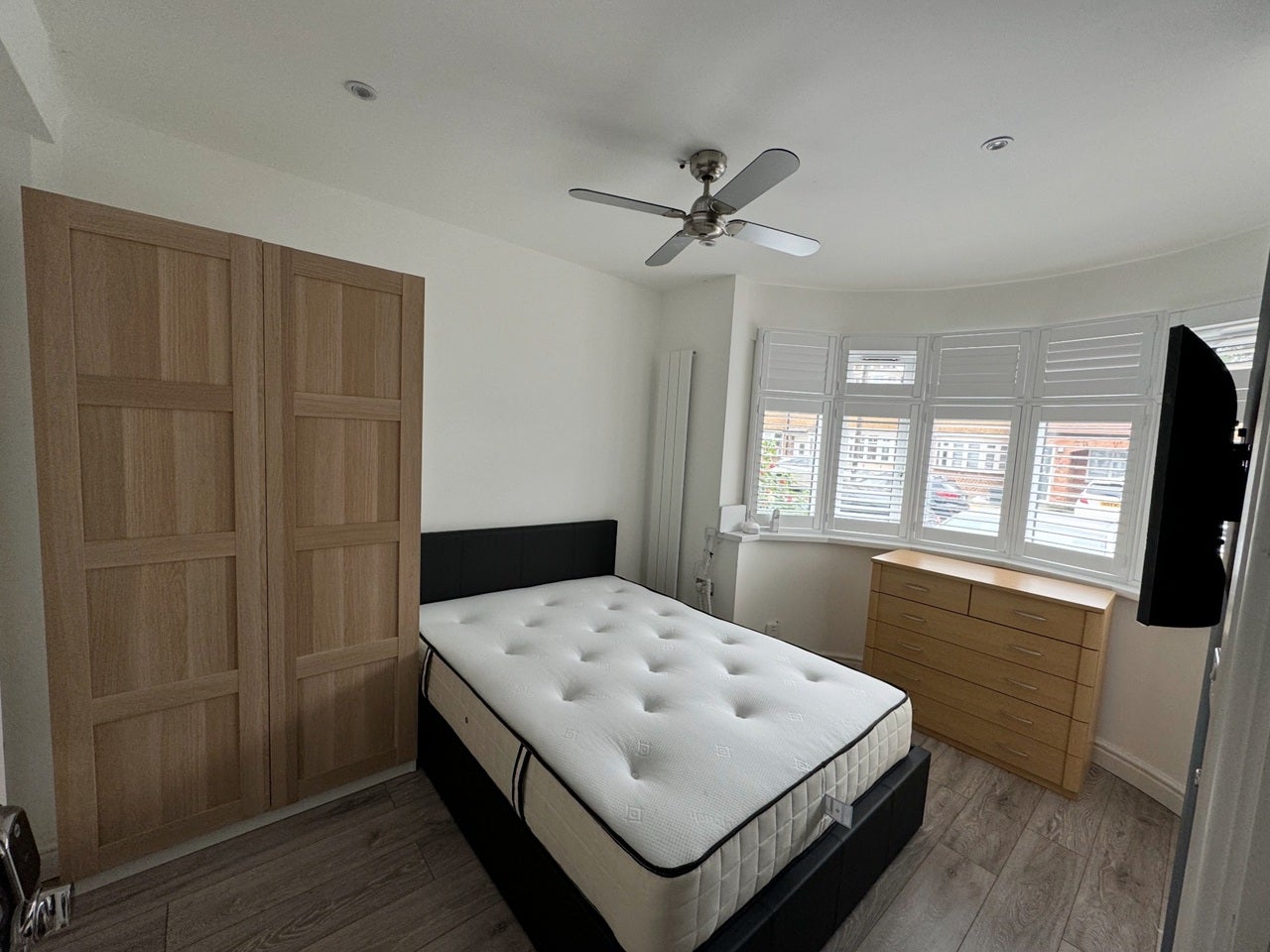 Room Hartland Drive in Greater London