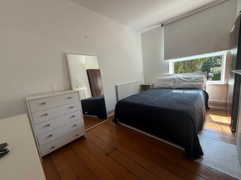 Room Larkhall Rise in Greater London