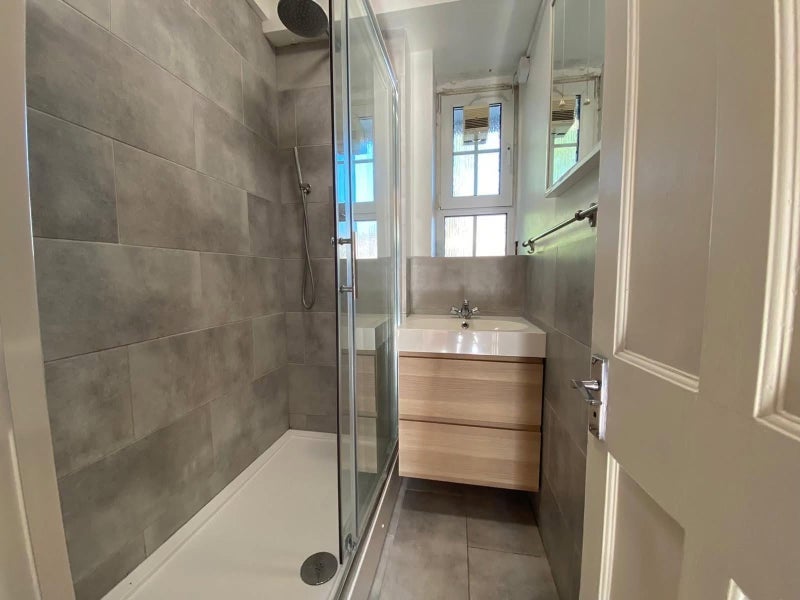 Room Larkhall Rise in Greater London