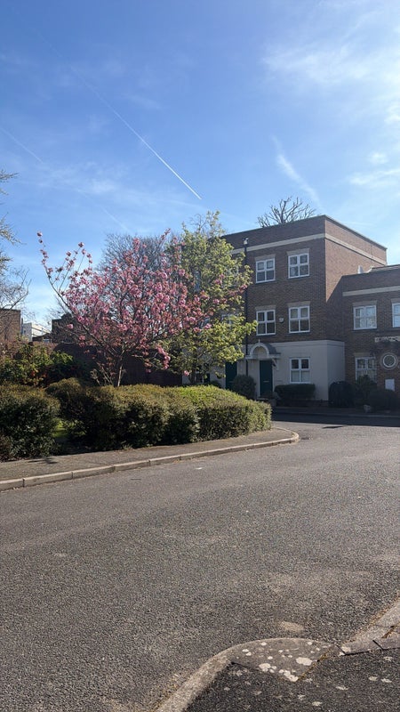 Room Turner Close in Greater London