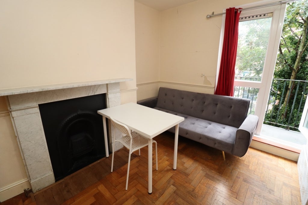 Room Globe Road in Greater London