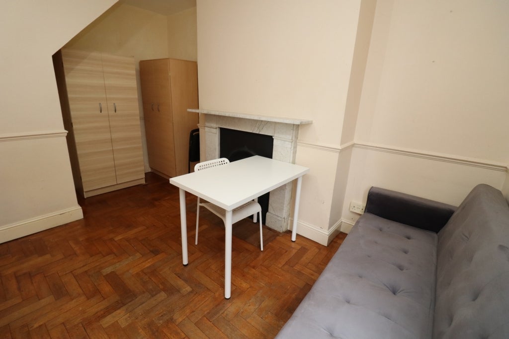 Room Globe Road in Greater London