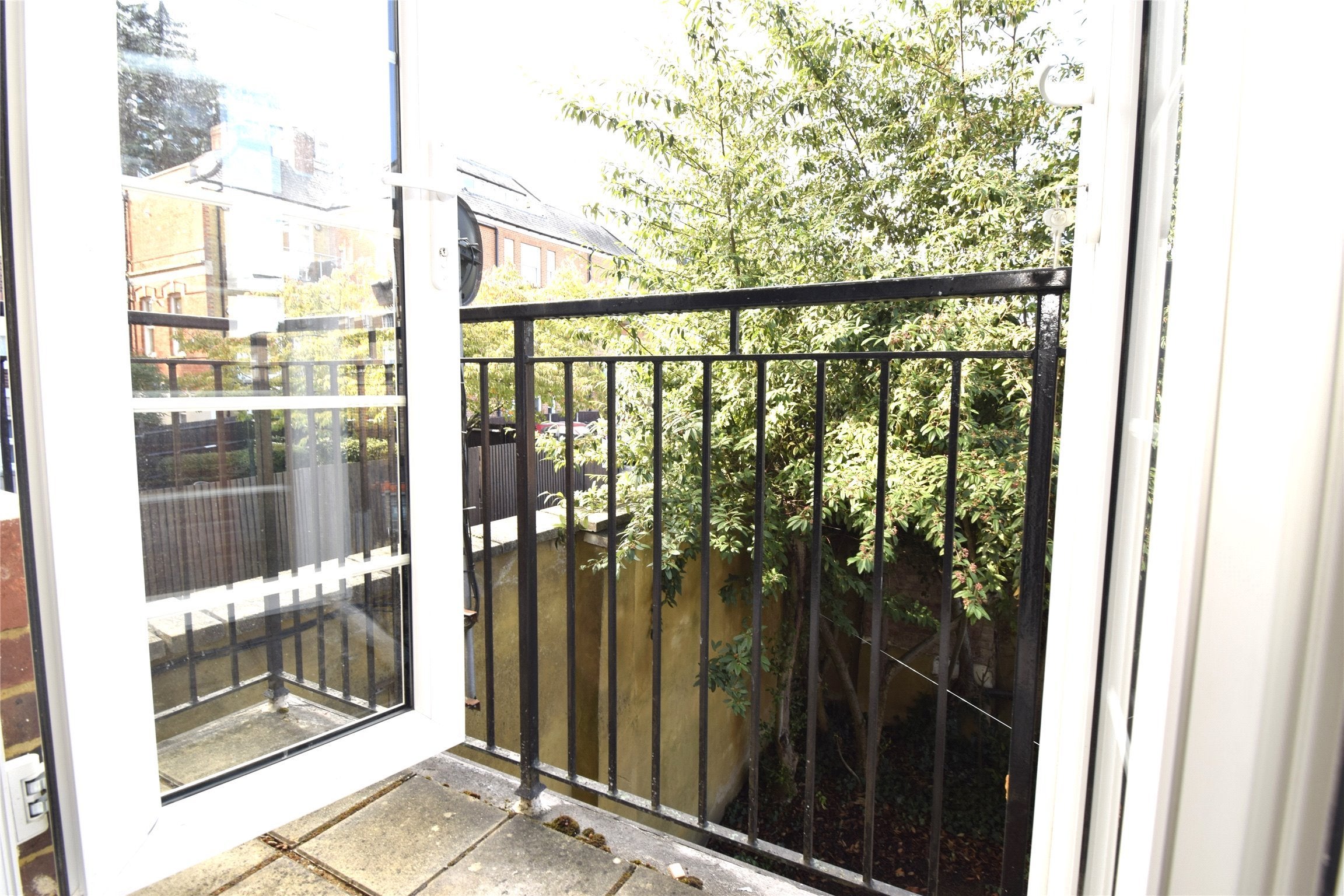 Flat Lytton Road in Greater London