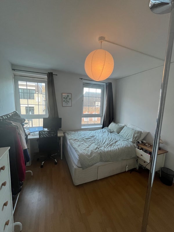 Flat Toynbee Street in Greater London