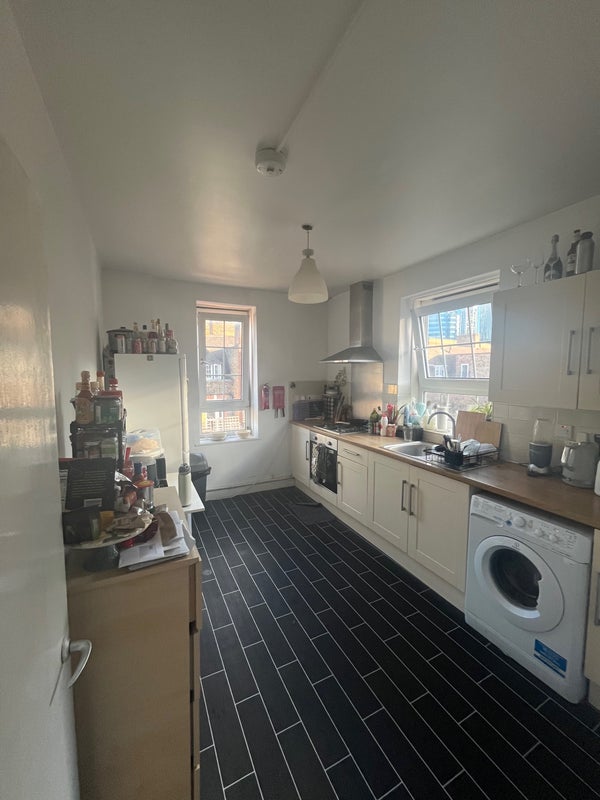 Flat Toynbee Street in Greater London