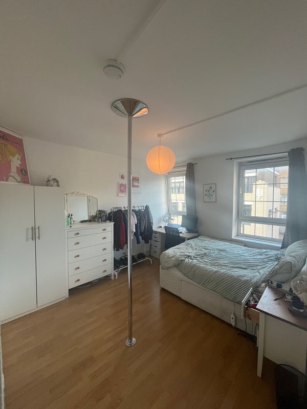 Flat Toynbee Street in Greater London