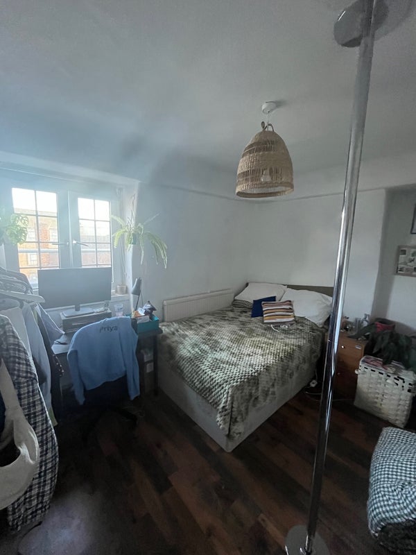 Flat Toynbee Street in Greater London