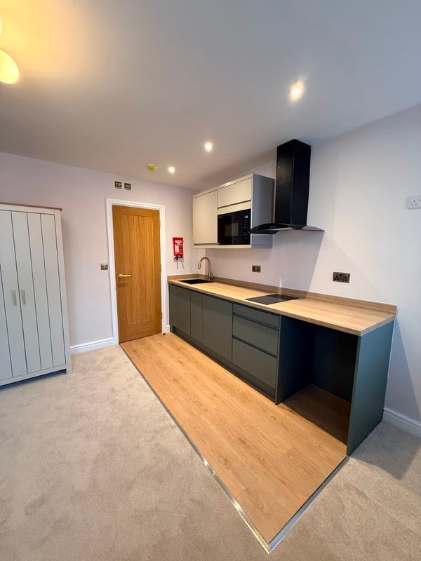 Room Salisbury Road in Sandwell