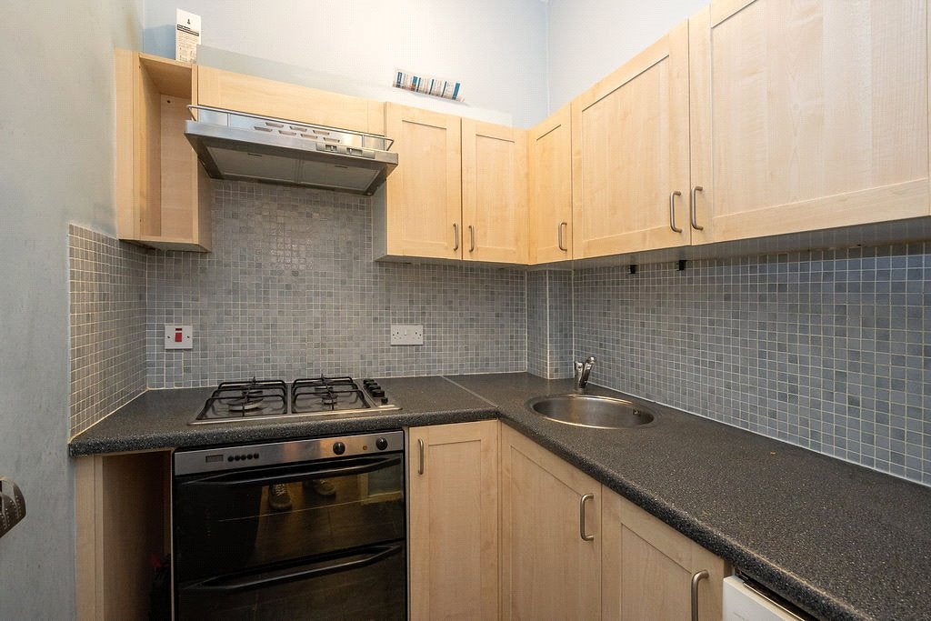 Flat Roseburn Street in City of Edinburgh