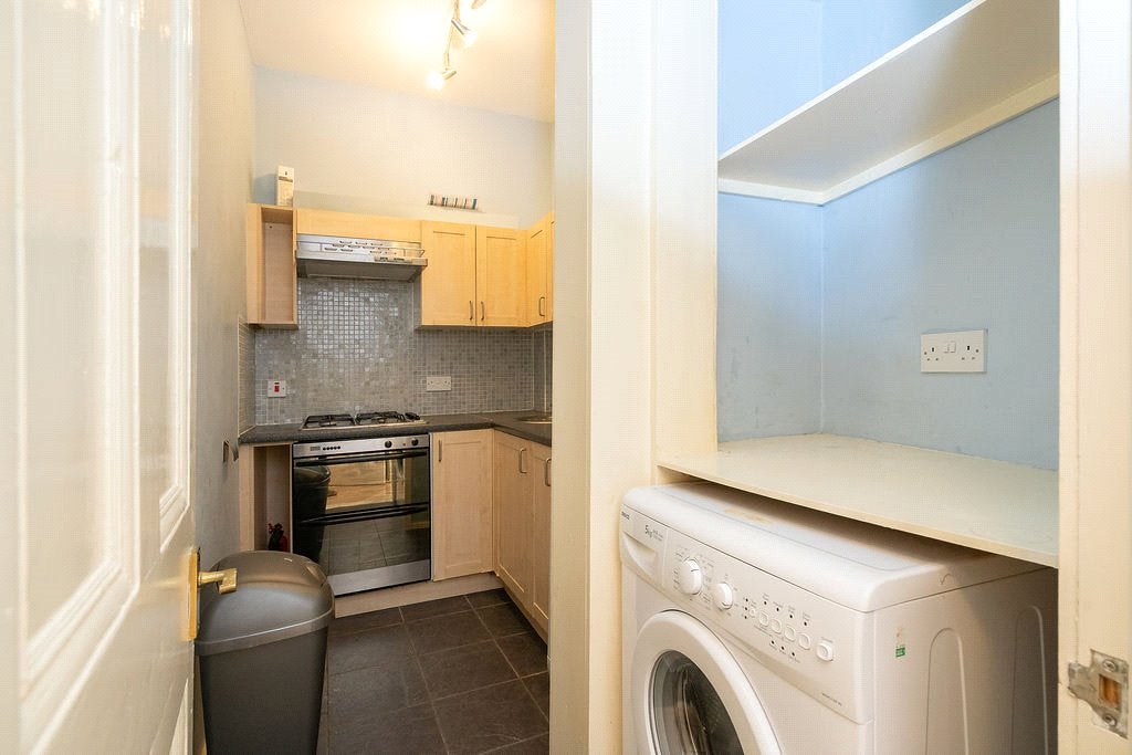 Flat Roseburn Street in City of Edinburgh